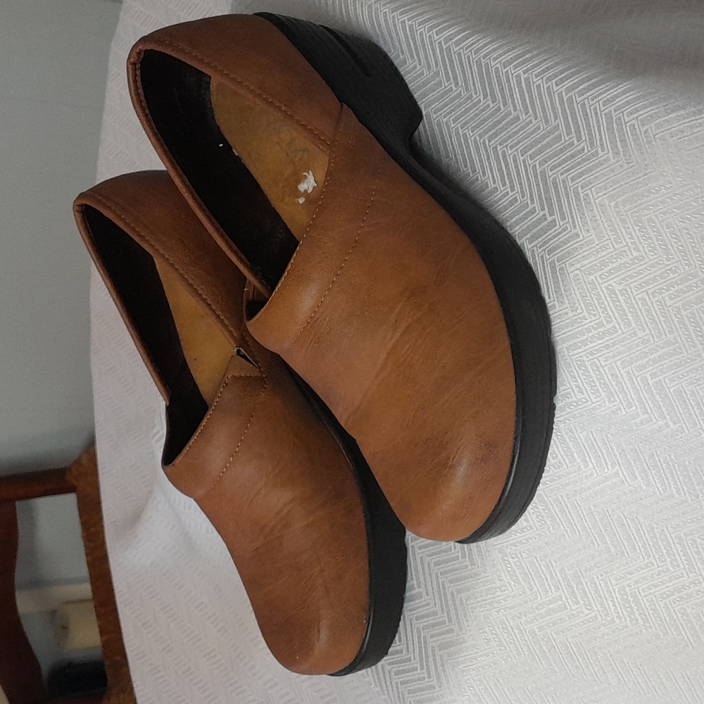 Axxiom Tan slip on shoes